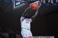 哈雷尔半场12分钟8投6中砍16分4板1助1断!