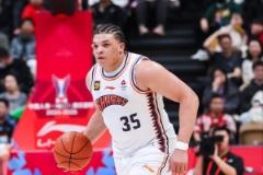 洛夫顿半场表现中规中矩:11投4中贡献9分3板4助3断1帽