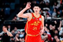 胡金秋回忆腹部被撞:回更衣室调整后没那么难受,想和兄弟一起战斗