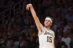 三当家!NBA官方祝福湖人后卫里夫斯27岁生日快乐