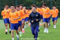  山东泰山队结束假期休整后重返基地进行恢复性训练
