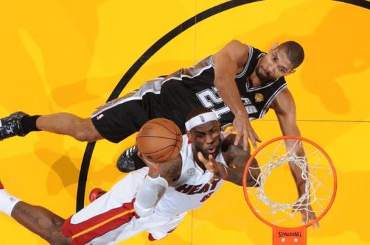 詹姆斯:2013年NBA和马刺提前开香槟,我非常生气!