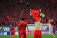 媒体人：国足点球事件让王钰栋接棒，仅剩希望难再前行