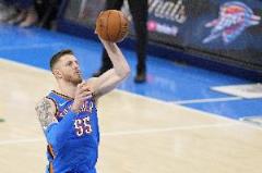哈尔滕施泰因表现低迷 3投1中仅得2分正负值-7