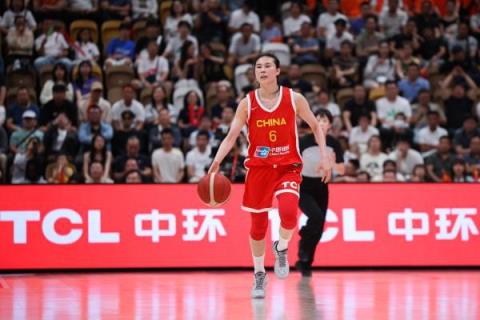 王思雨15分钟8中6高效表现，17分3助3断1帽引领球队攻防两端