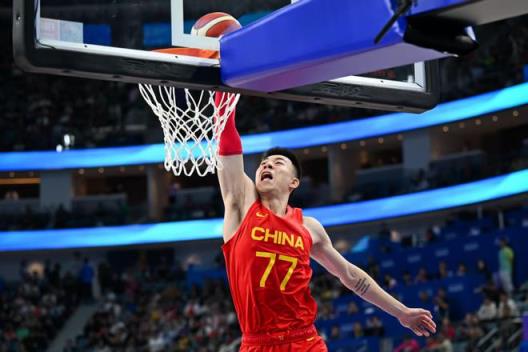 中国男篮突发不利消息！张镇麟伤退集训营，球迷疑其诈伤