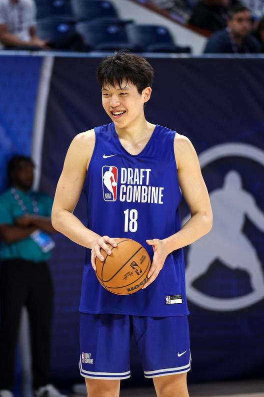 杨瀚森首摘16号秀！麦穗丰：中国男篮迎来本土首轮新星