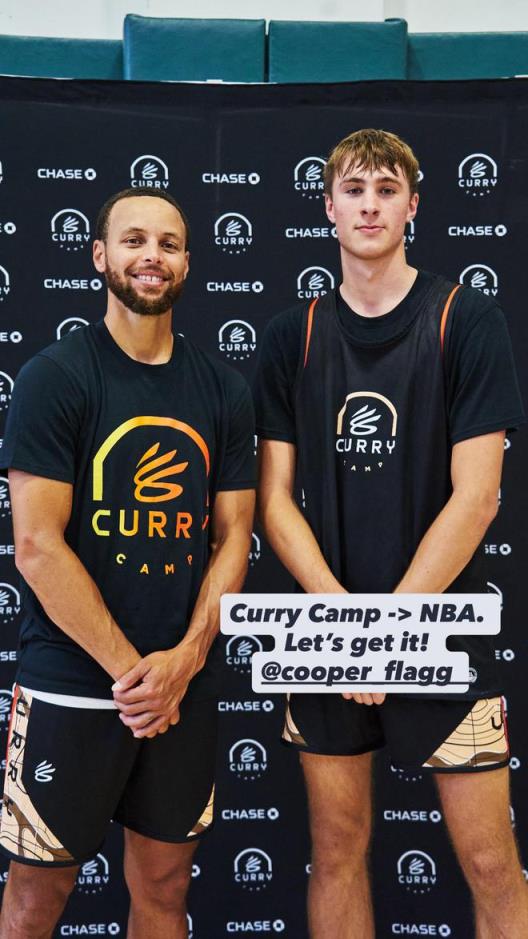 库里与弗拉格合照引热议，配文“从训练营到NBA，冲啊”