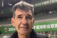 您提到的“同曦主帅”指的是江苏同曦篮球俱乐部的主教练。在篮球比赛中,主教练通常会表达对对手的尊重,并强调球队的决心和态度。您提到的这句话:“很敬重今晚的对手北京队 我们要捍卫自己的主场”体现了主教练对