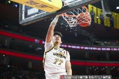 常规赛第44轮最佳阵容：张镇麟、萨林杰、詹姆斯、黎伊扬、林庭谦