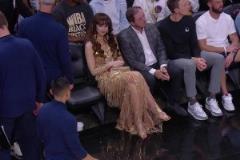 热火勇士场边,公主一样的观众火了,这美女是谁?