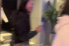 不是,一个男的怎么身上挂了这么多女的?