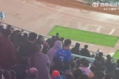 半场0-4!武汉三镇丢第4个球,球迷开始离场