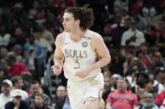 基迪近10场220分96板100助,与乔詹登约威东齐名成NBA历史第八人
