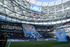 霸气!大连英博主场升起巨幅TIFO:我们是大连