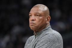 里弗斯:失误与篮板保护不足导致输给尼克斯