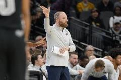 灰熊记者:詹金斯与总经理克莱曼互指责任,无人担责