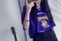 黑丝美女詹密表白詹姆斯:我爱老詹!我爱湖人!