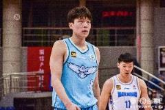 队记:青岛能否利用内线优势限制浙江后场将成为本轮对决关键