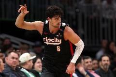 阿夫迪亚豪取30+15+10 创本赛季新纪录 全明星后场均22+9+5