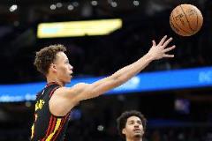 丹尼尔斯13中11空砍22分10板3断2帽,6失误难救球队