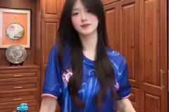 作为车迷,看蓝军美女球迷跳舞很合理吧