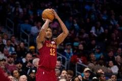 板凳匪徒!亨特半场10投5中砍13分4板三分6中3