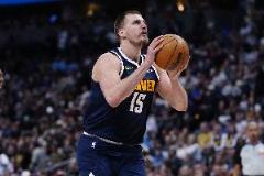约基奇单赛季32次三双创历史纪录 超张伯伦中锋成就第一
