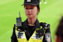 这颜值这气质!上海德比大战赛场上的新警小姐姐,警花没跑了