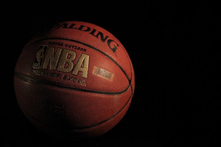 CBA季后赛四大豪门战况：广东新疆0-2陷绝境 北京总分追平仅辽宁占优