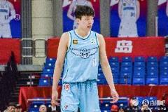青岛记者:Klutch经纪公司海外团队专为杨瀚森服务