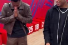 开始玩起西海岸?巴萨球员赛后穿搭,亚马尔这裤子太潮了