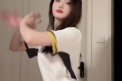 云怡这身国足球衣有点好看啊,就是舞蹈还得多练练