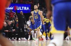 库里季后赛生涯总得分突破4000分,成为NBA历史第十一人