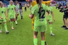 都是大美女啊!充满了欢声笑语!巴萨女足:里斯本,我们来了!