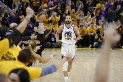 2年前今日：库里G7狂砍50分横扫国王，成NBA历史首位50+抢七英雄