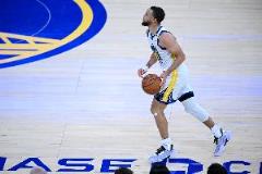 库里季后赛总助攻数超越库西,排名NBA历史第18位