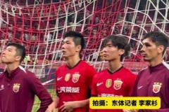 尽管海港吞下主场两连败苦果,但球迷依然用歌声鼓励球队