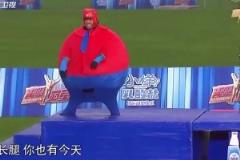 卡卡,这是我男神卡卡!踢了一辈子球最后被中国明星用球踢了