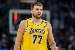 东契奇遭戈贝尔多次生吃,18中7砍28分7板9助