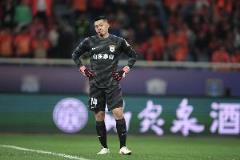  鲁媒：王大雷缺席今日山东泰山赛前适应场地训练 本场轮休