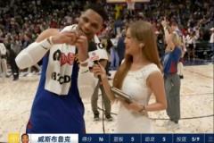 威少赛后向中国球迷比心致谢:感谢支持,大家保重