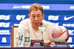 斯卢茨基：特谢拉展现攻防平衡，已公开检讨红牌事件