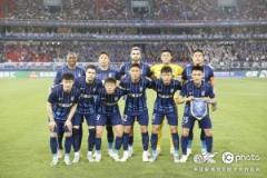 武汉三镇奋勇拼搏,上半场0-2不言弃,加油三镇!