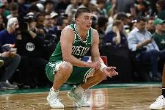 马祖拉:霍勒迪3次犯规后普理查德上场时间增加,攻防表现俱佳