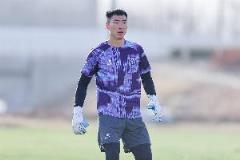 记者:方镜淇今日完成韧带修复手术,谢维军正常参加恢复训练