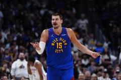约基奇被雷霆防守限制,前NBA球员分析其进攻优势与局限