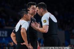  保加利亚裁判吹完总决赛G1后返程引关注
