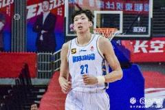 周琦半场表现亮眼:6中3砍下7分7板1助3帽