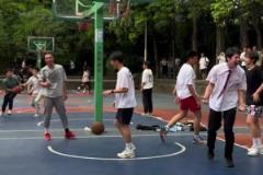 阿隆-戈登真是一个很神奇的球员啊!什么都会一点!像伊戈达拉?